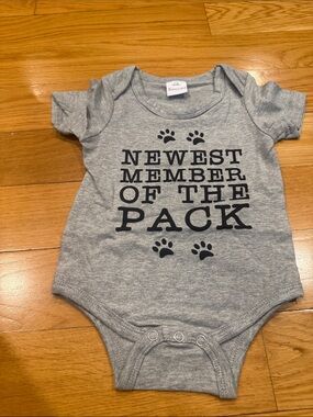 Funnycokid baby onesie Newest Member of the pack size 0-3.